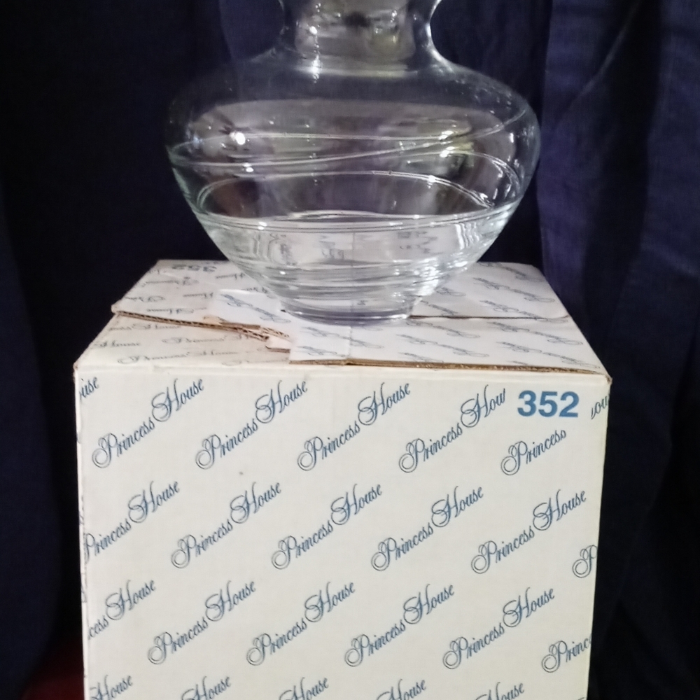 Vintage Retired Heritage Vase!